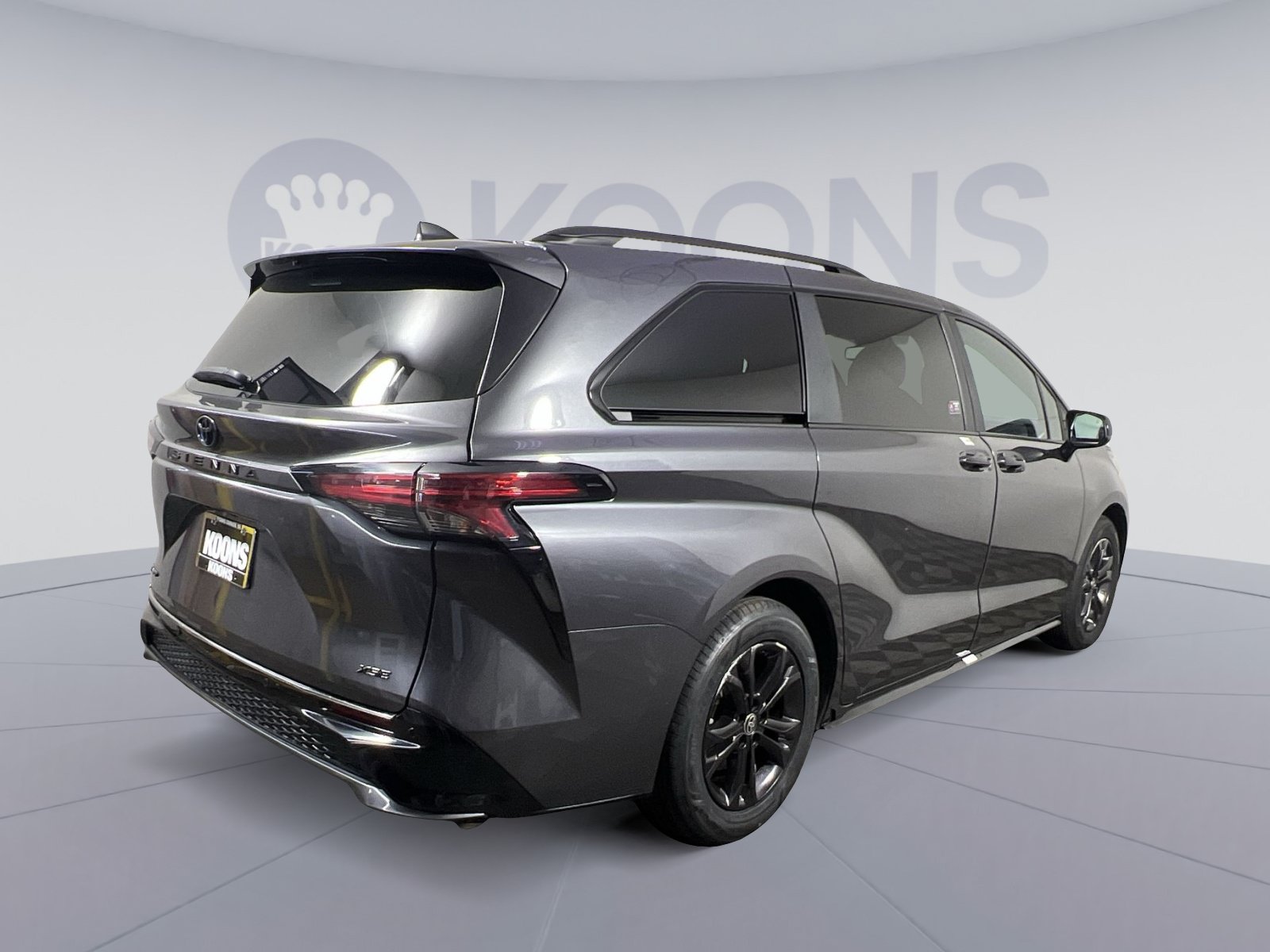 Used 2025 Toyota Sienna XSE w/ XSE Plus Package AWD/4WD image 11