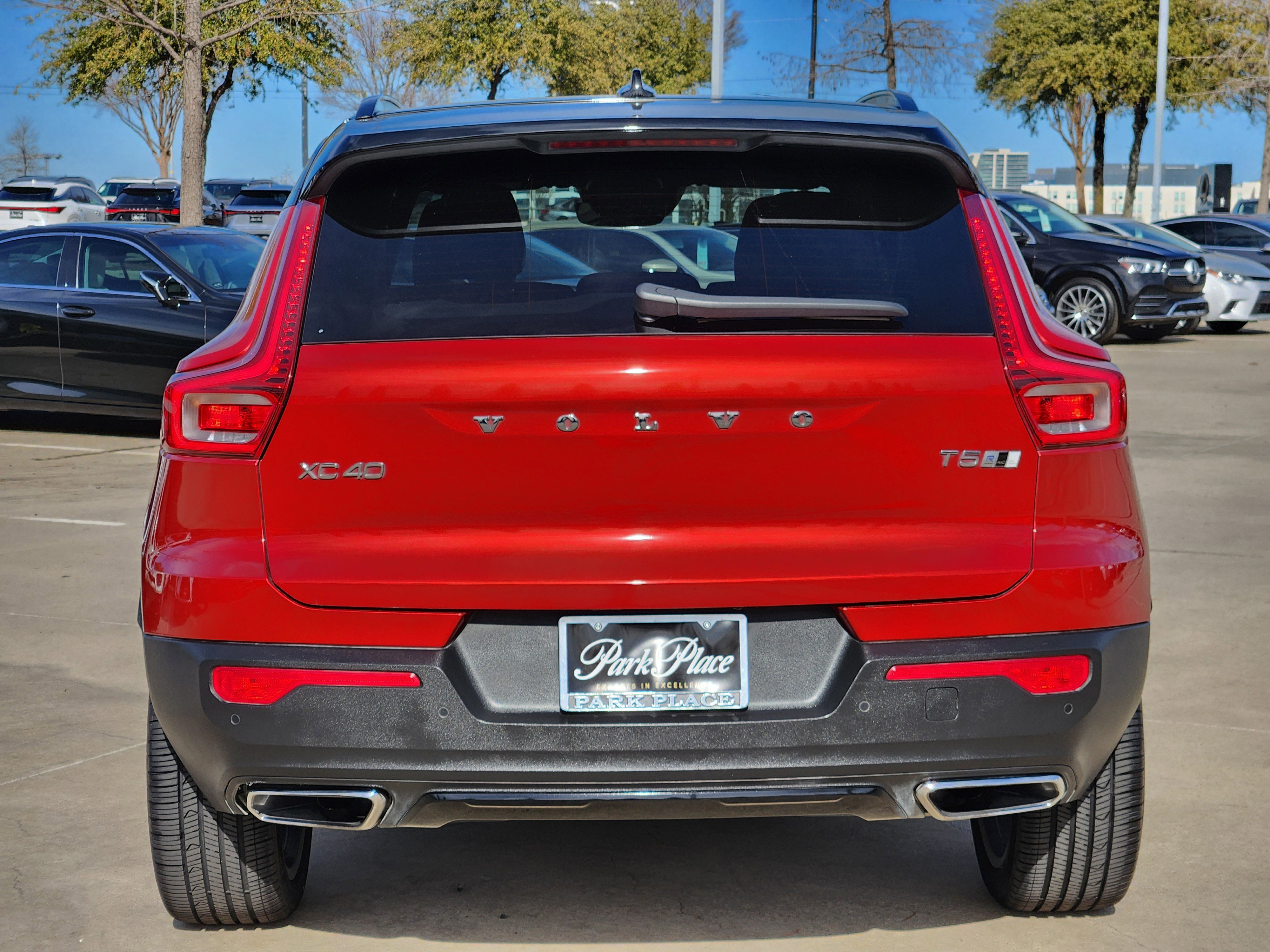 Used 2020 Volvo XC40 T5 R-Design w/ Protection Package Premier image 12