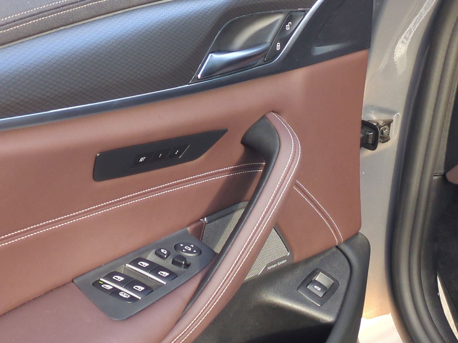 Used 2023 BMW M550i xDrive w/ Dynamic Handling Package image 15