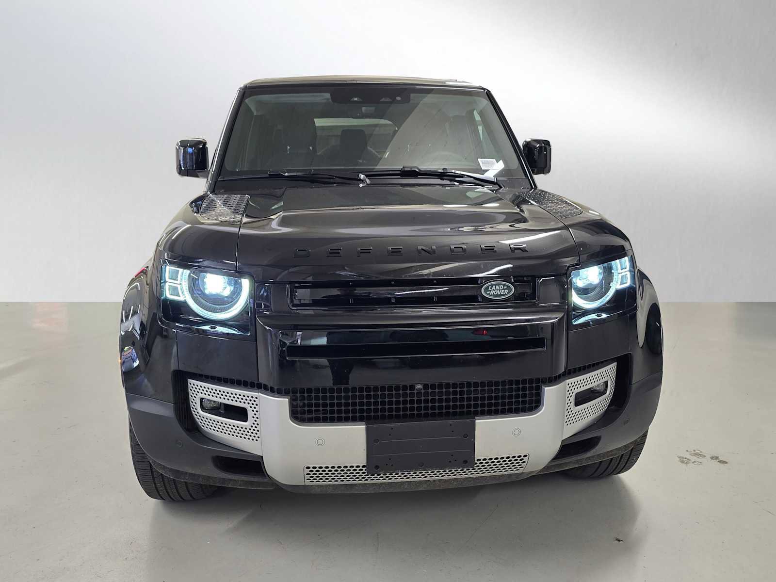 Used 2025 Land Rover Defender 110 S AWD/4WD image 8