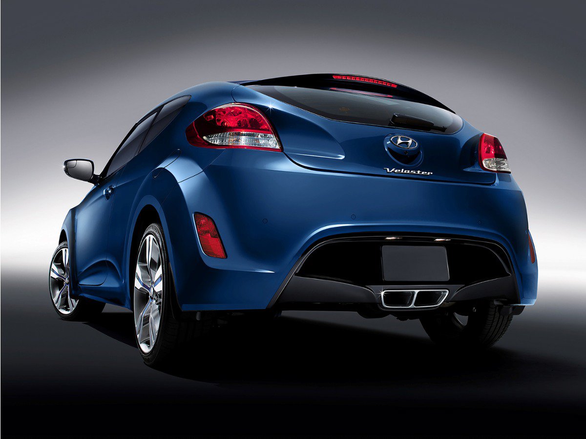 Used 2017 Hyundai Veloster FWD image 1