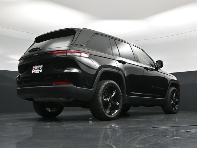 Used 2023 Jeep Grand Cherokee Limited w/ Black Appearance Package AWD/4WD image 56
