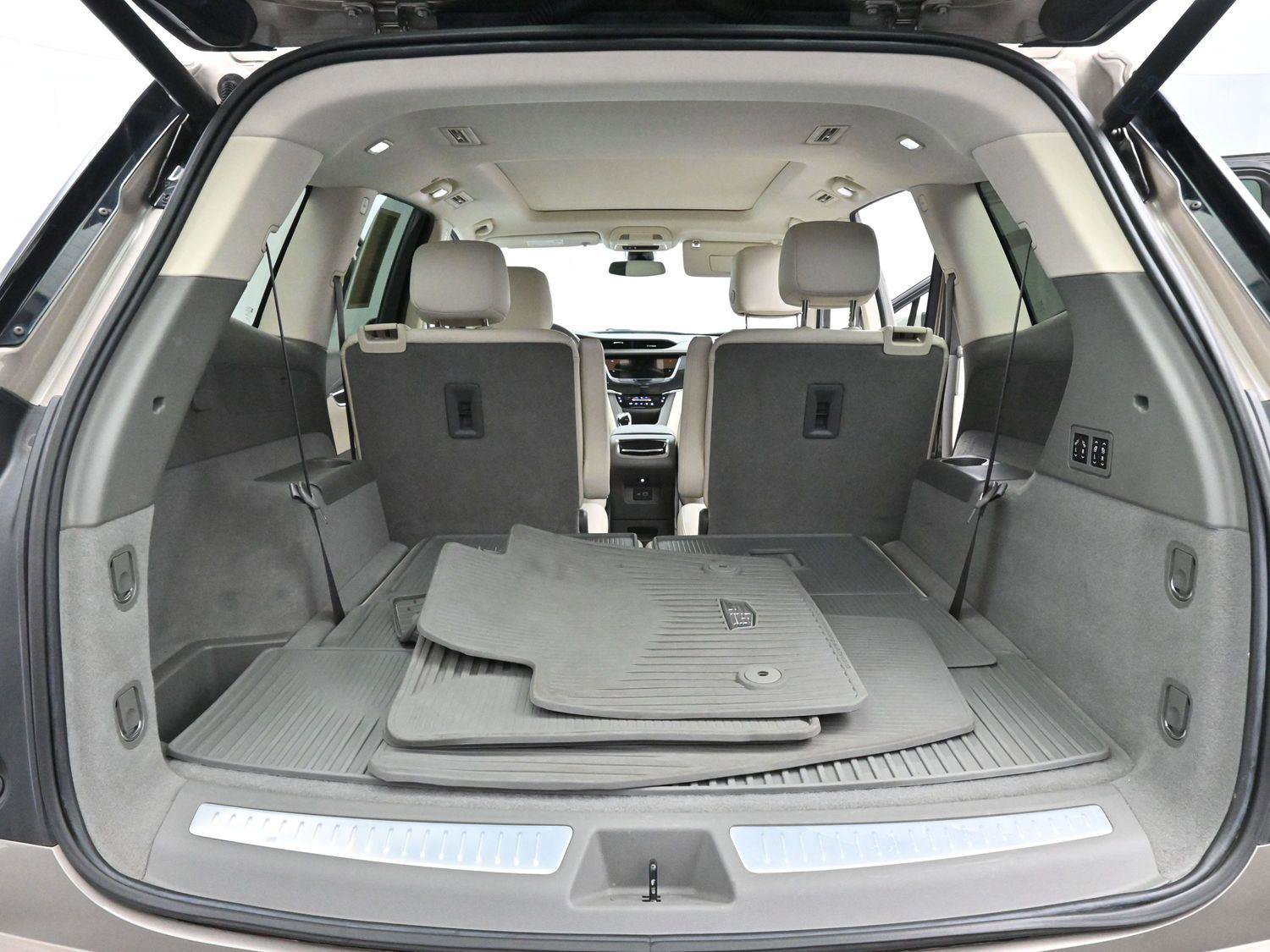 Certified 2022 Cadillac XT6 Premium Luxury image 9