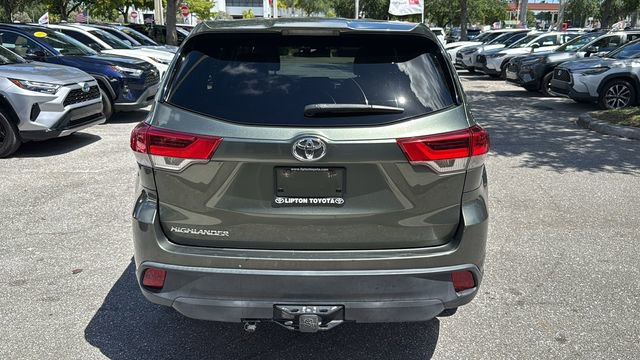 Used 2017 Toyota Highlander LE FWD image 6