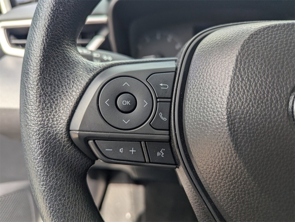 Used 2025 Toyota Corolla LE image 29