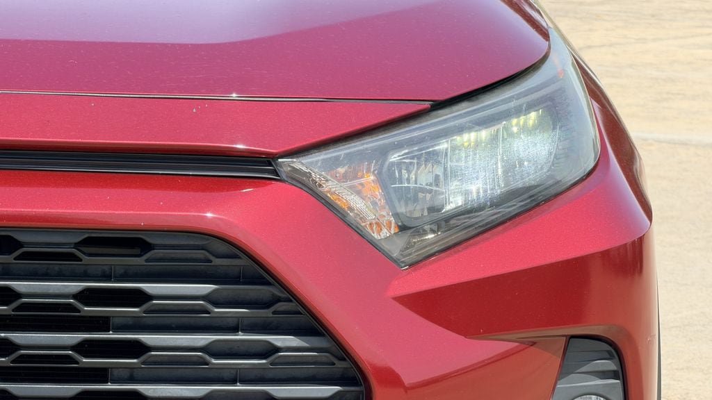 Used 2021 Toyota RAV4 XLE AWD/4WD image 5