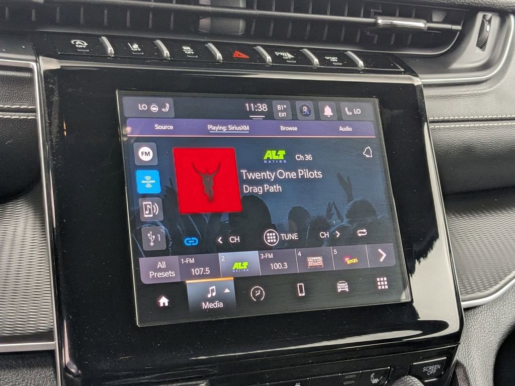 Used 2025 Jeep Grand Cherokee Altitude AWD/4WD image 18