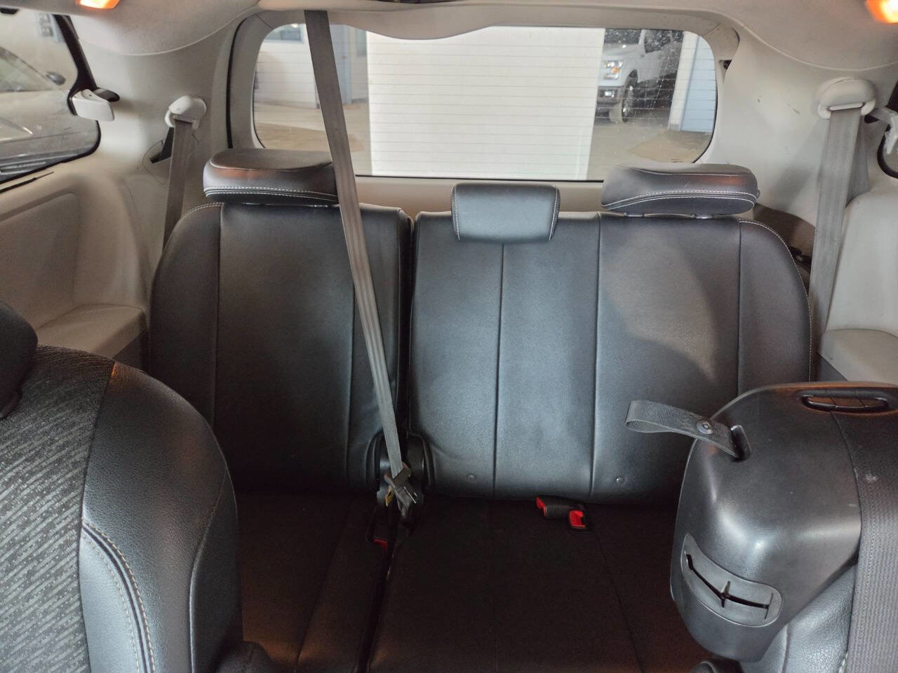 Used 2011 Toyota Sienna SE w/ Preferred Pkg FWD image 15