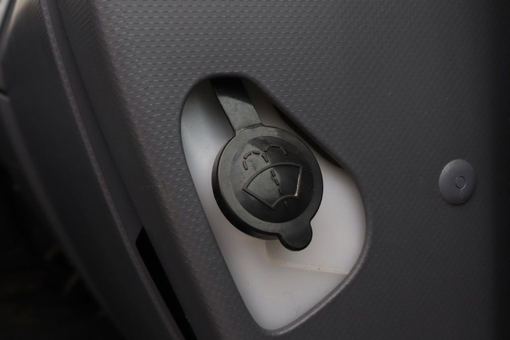 Used 2020 Isuzu NPR image 37