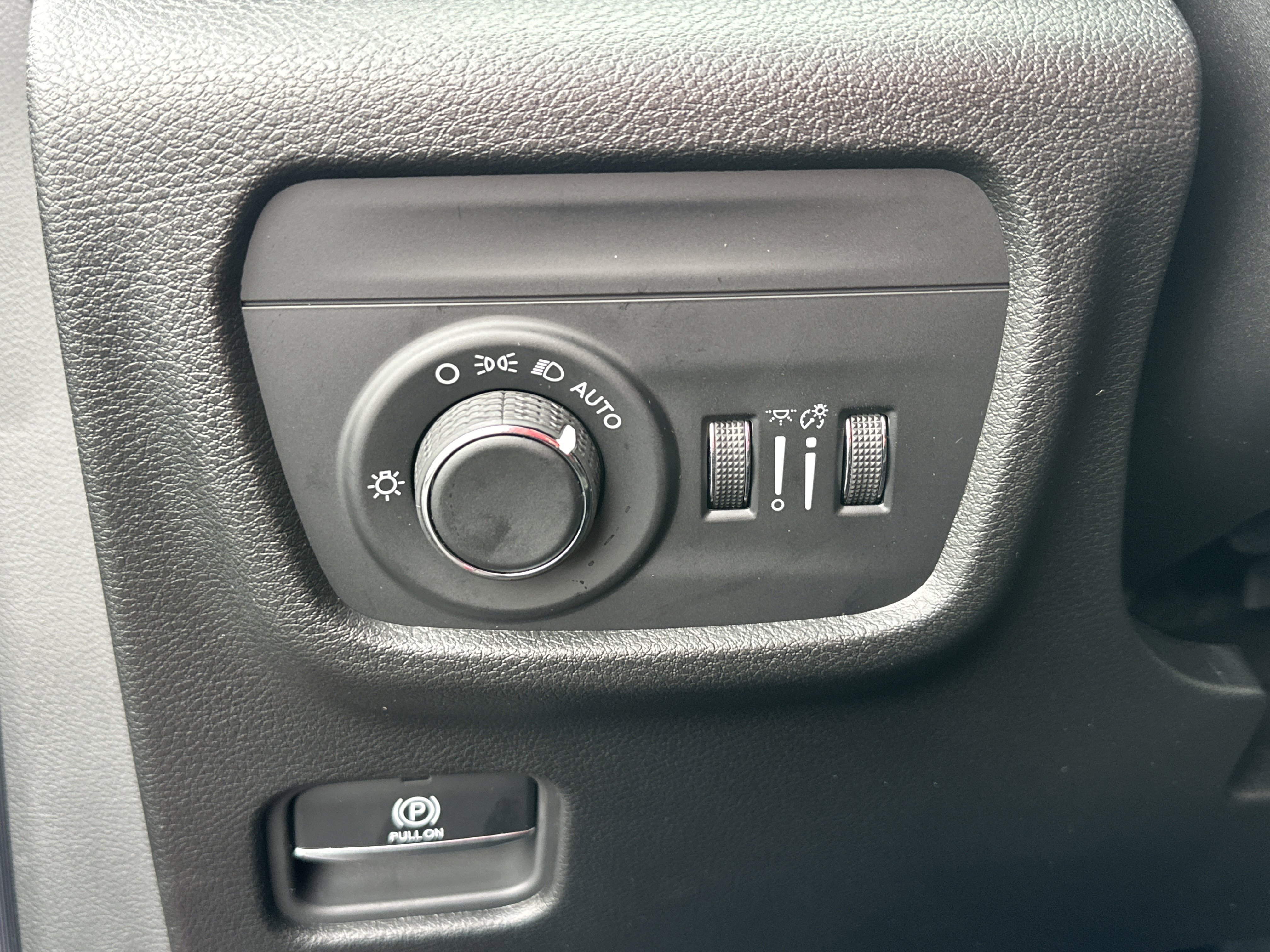 New 2026 Jeep Grand Cherokee Altitude image 11