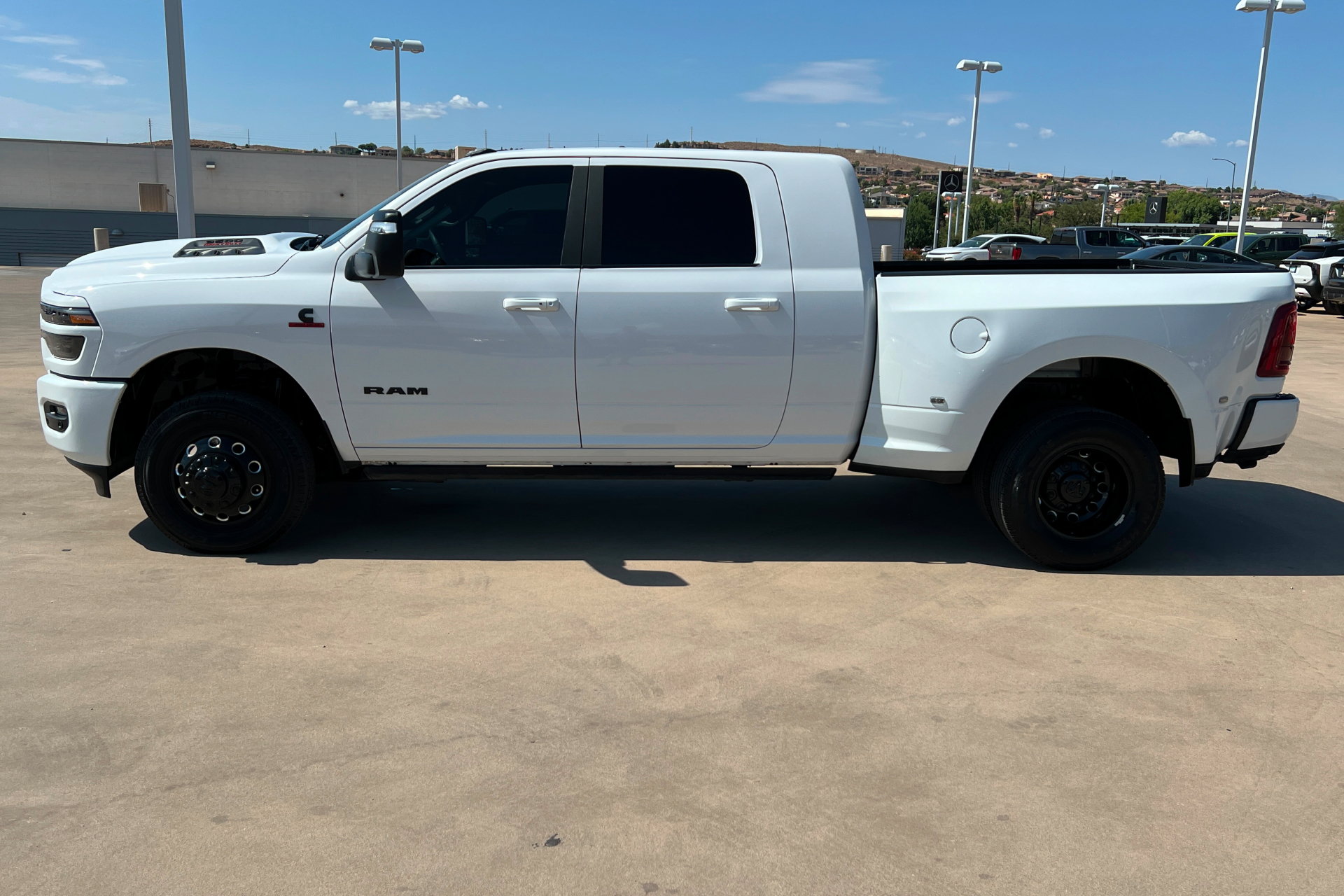 Used 2025 RAM 3500 Laramie AWD/4WD image 2