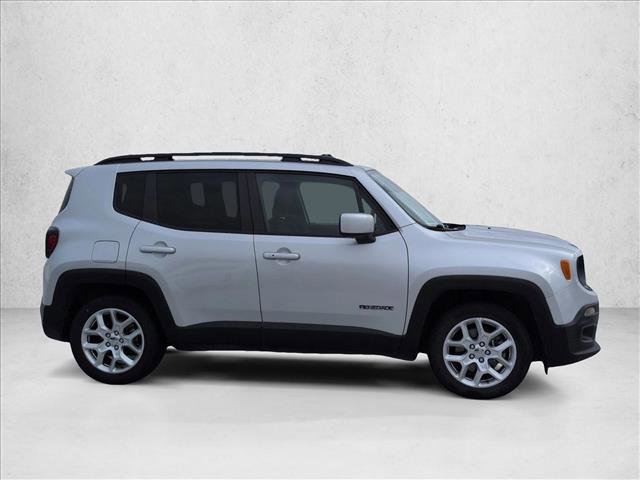 Used 2016 Jeep Renegade Latitude FWD image 4