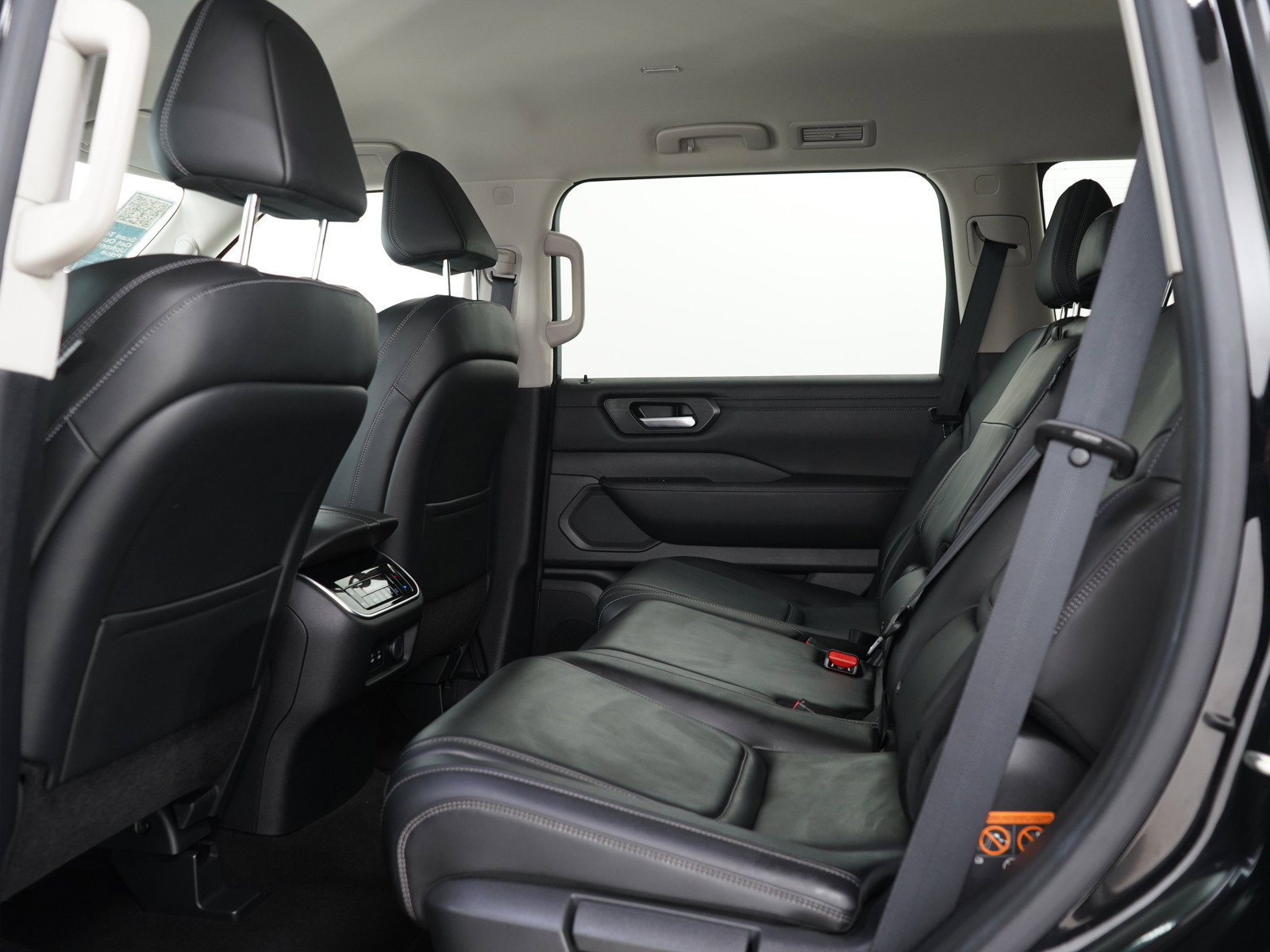 Used 2025 Nissan Armada SV AWD/4WD image 15