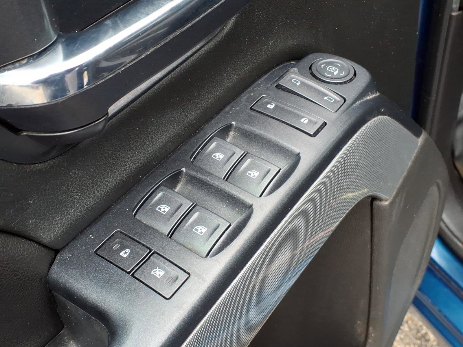 Used 2018 Chevrolet Silverado 1500 LT w/ All Star Edition AWD/4WD image 5