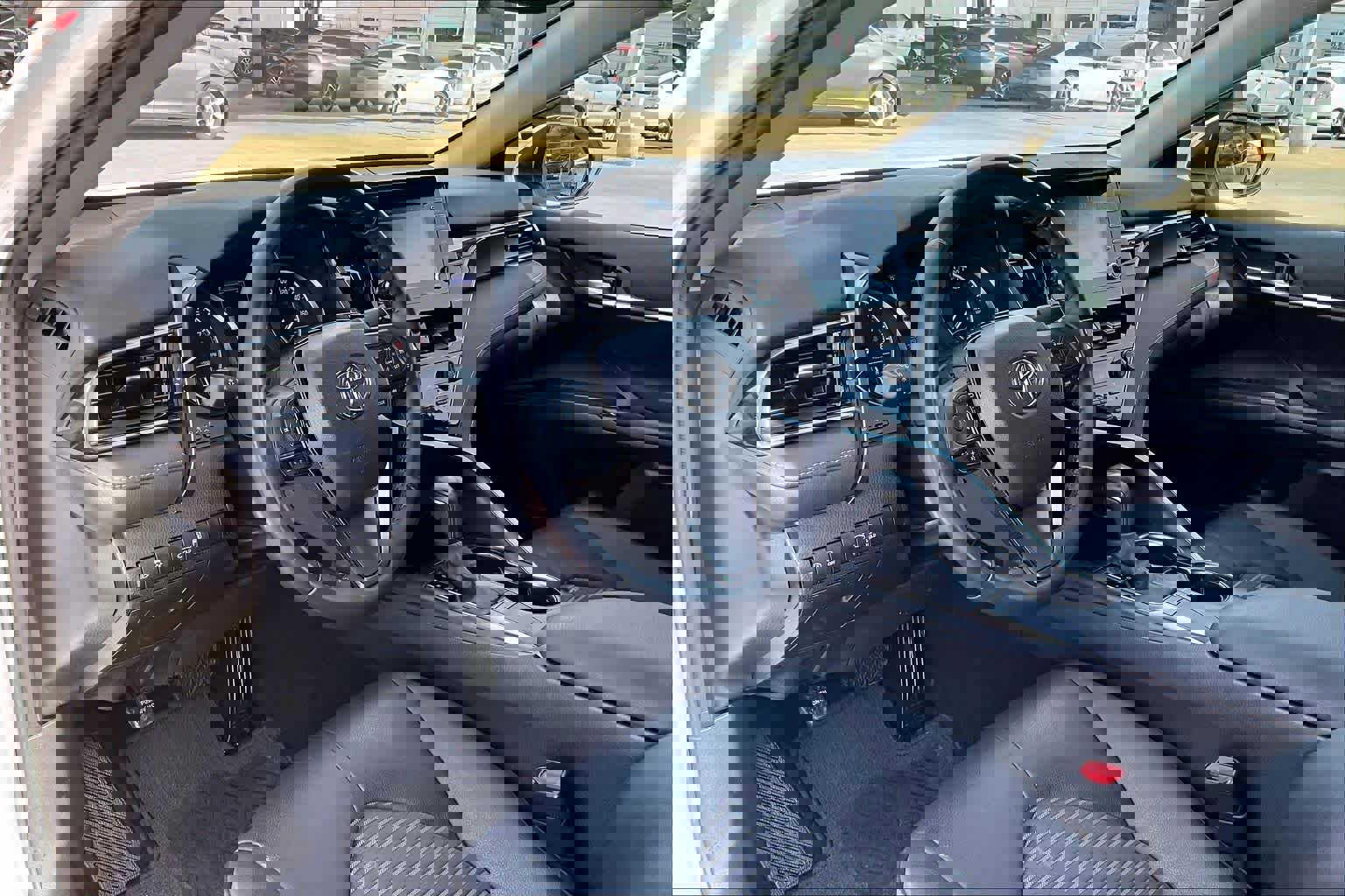 Used 2023 Toyota Camry SE image 16