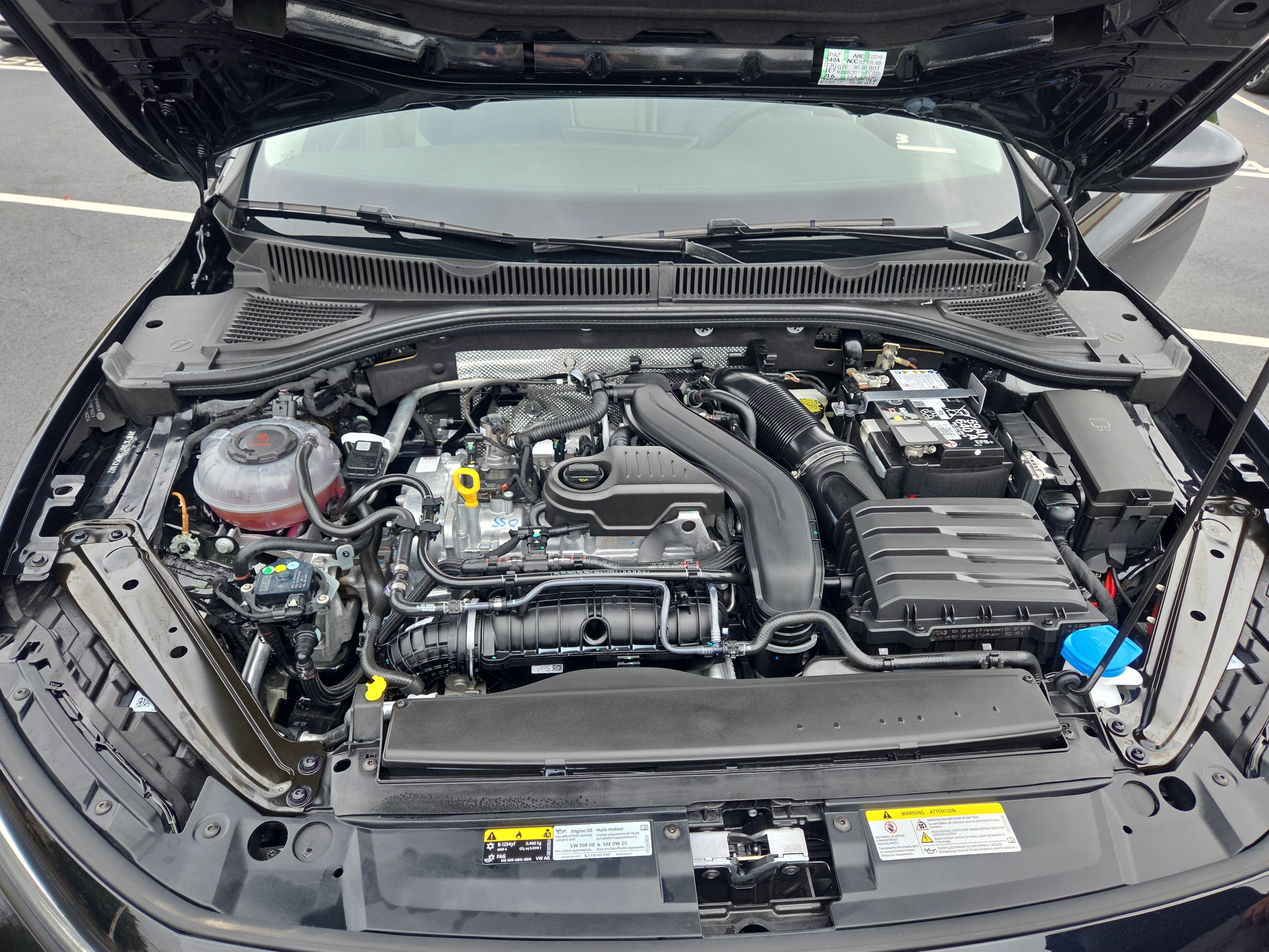 Certified 2025 Volkswagen Jetta SE w/ Sunroof Package image 27