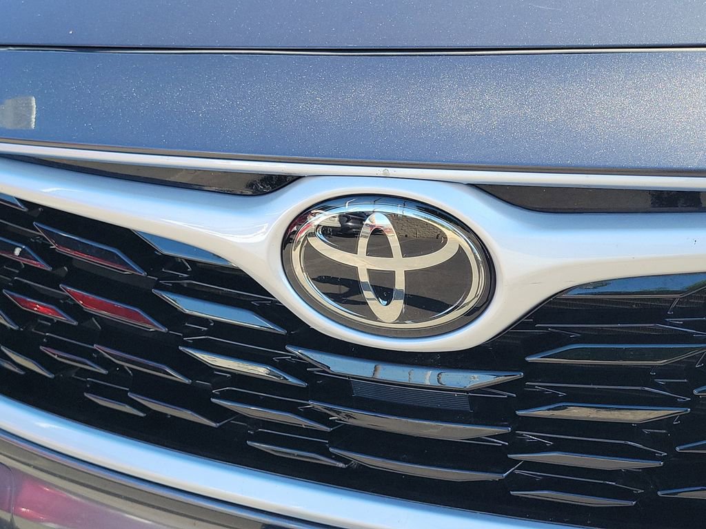 Used 2024 Toyota Highlander XLE FWD image 27