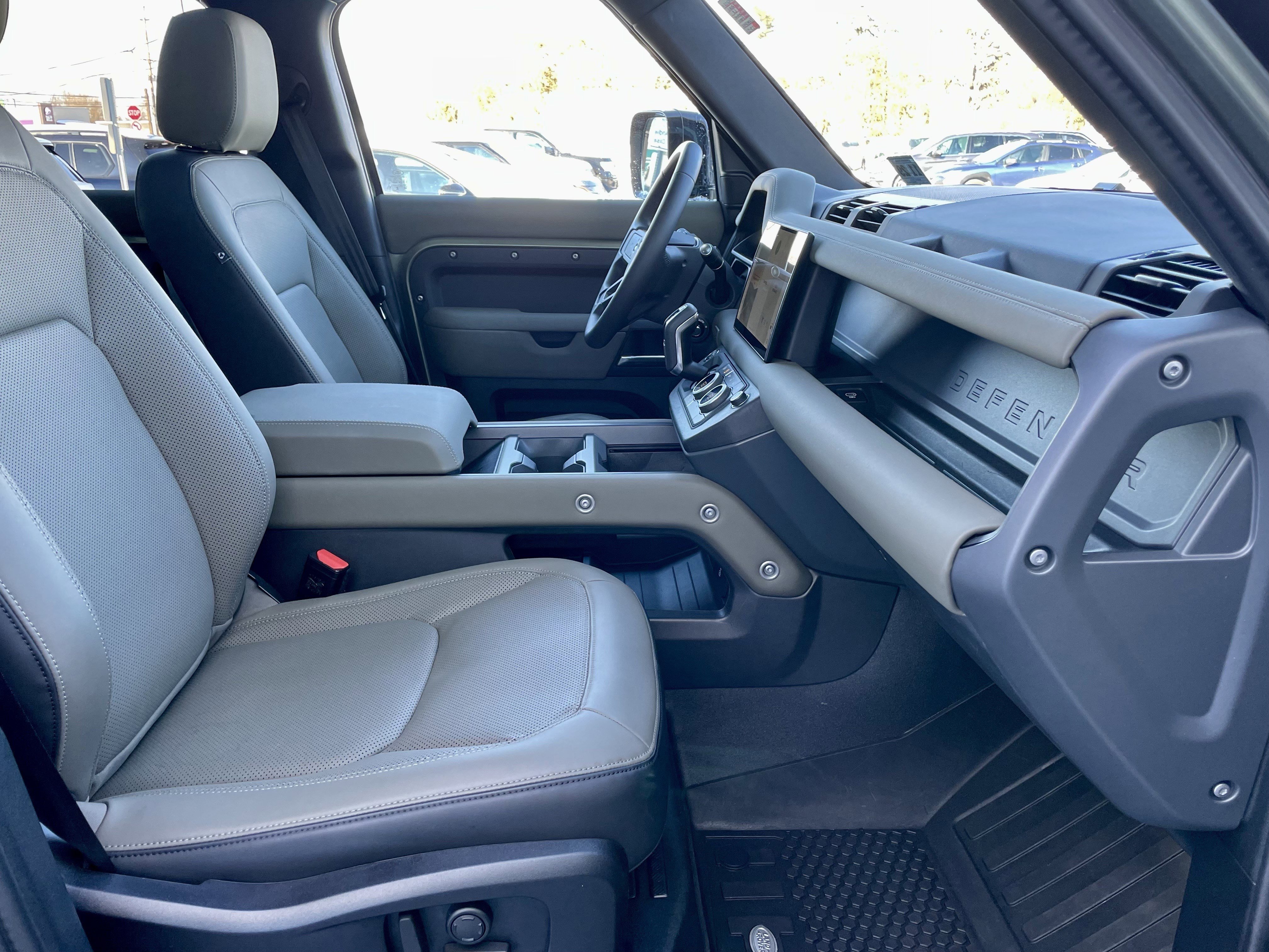 Used 2025 Land Rover Defender 110 X-Dynamic SE image 46