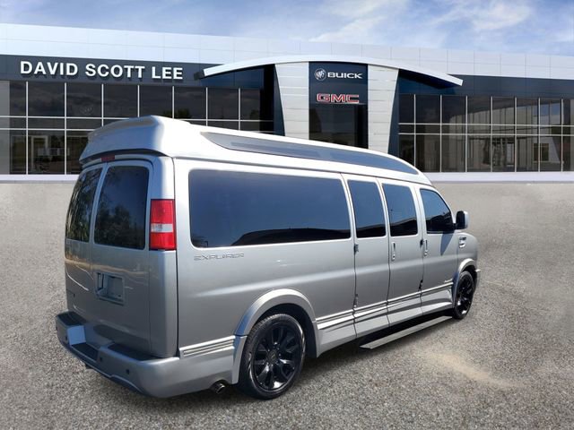 Used 2022 Chevrolet Express 2500 Extended w/ Enhanced Convenience Package RWD image 4