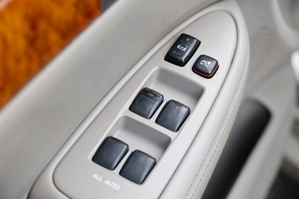 Used 2005 Lexus ES 330 FWD image 6