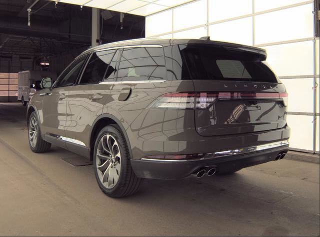 Used 2025 Lincoln Aviator Reserve AWD/4WD image 7