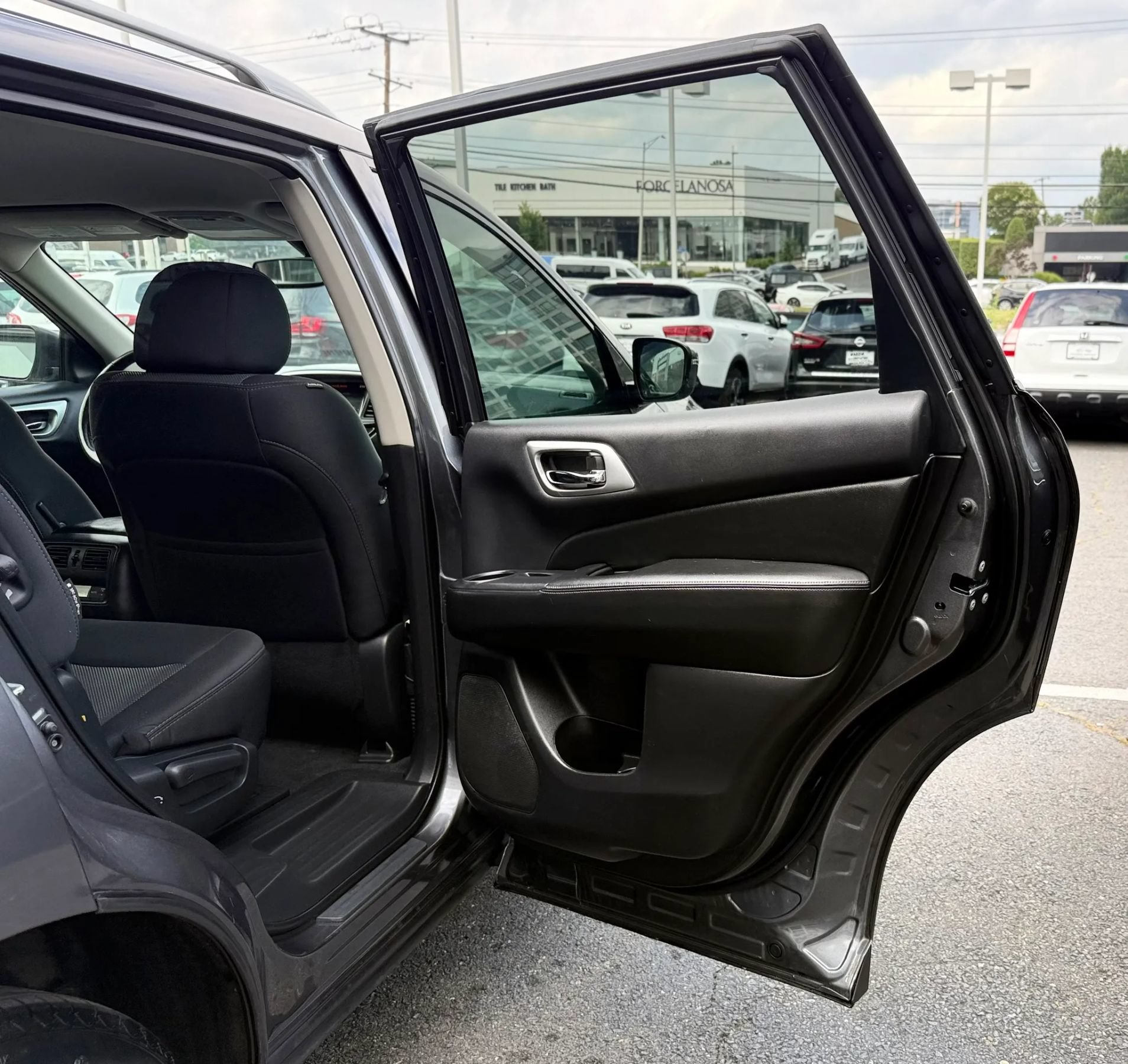 Used 2018 Nissan Pathfinder SV AWD/4WD image 30