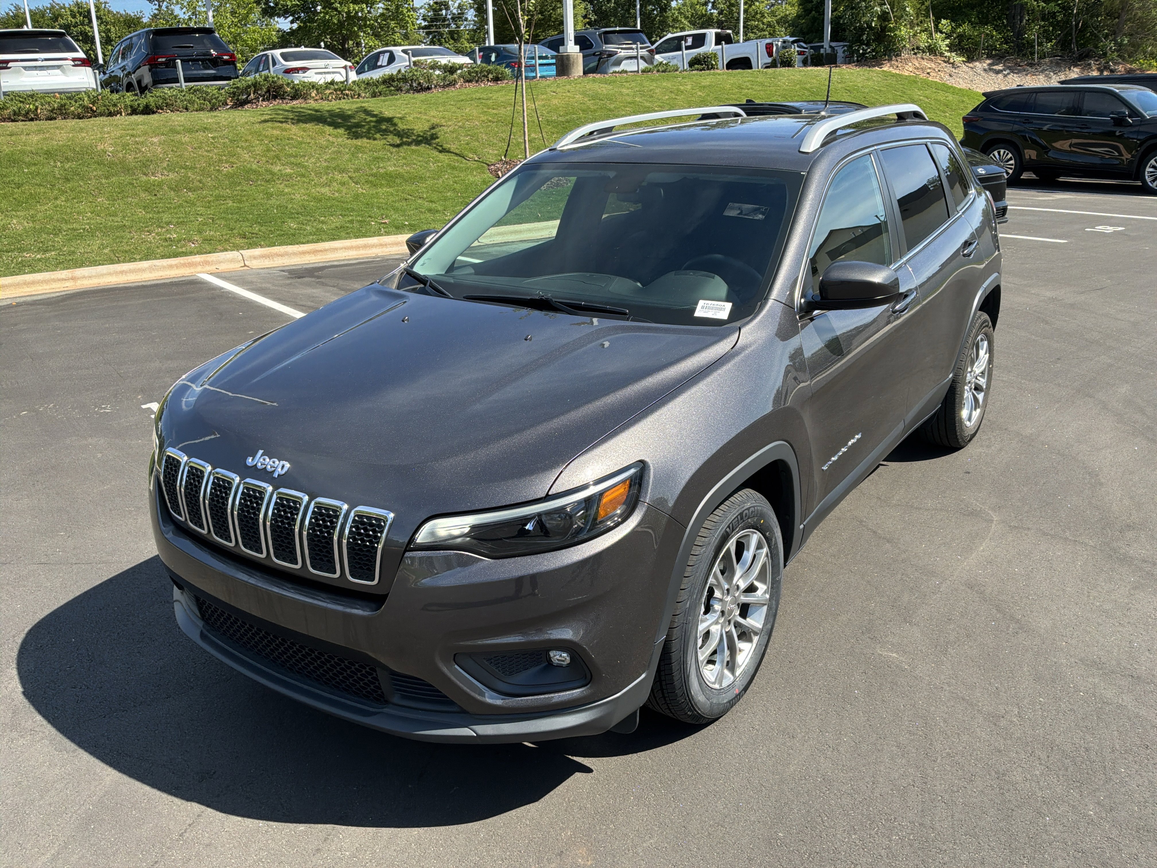 Used 2019 Jeep Cherokee Latitude Plus FWD image 5
