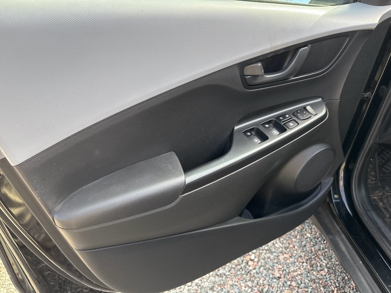 Used 2021 Hyundai Kona SE image 9