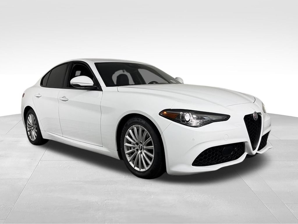 Used 2023 Alfa Romeo Giulia Sprint RWD image 4