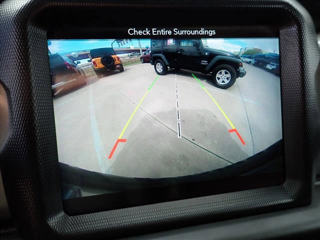 Used 2018 Jeep Wrangler Unlimited Sahara AWD/4WD image 21