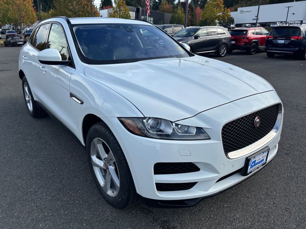 Used 2017 Jaguar F-PACE Premium image 3