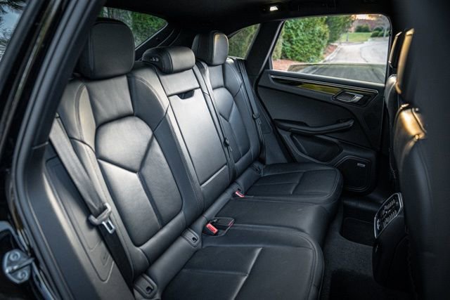 Used 2023 Porsche Macan Turbo image 37