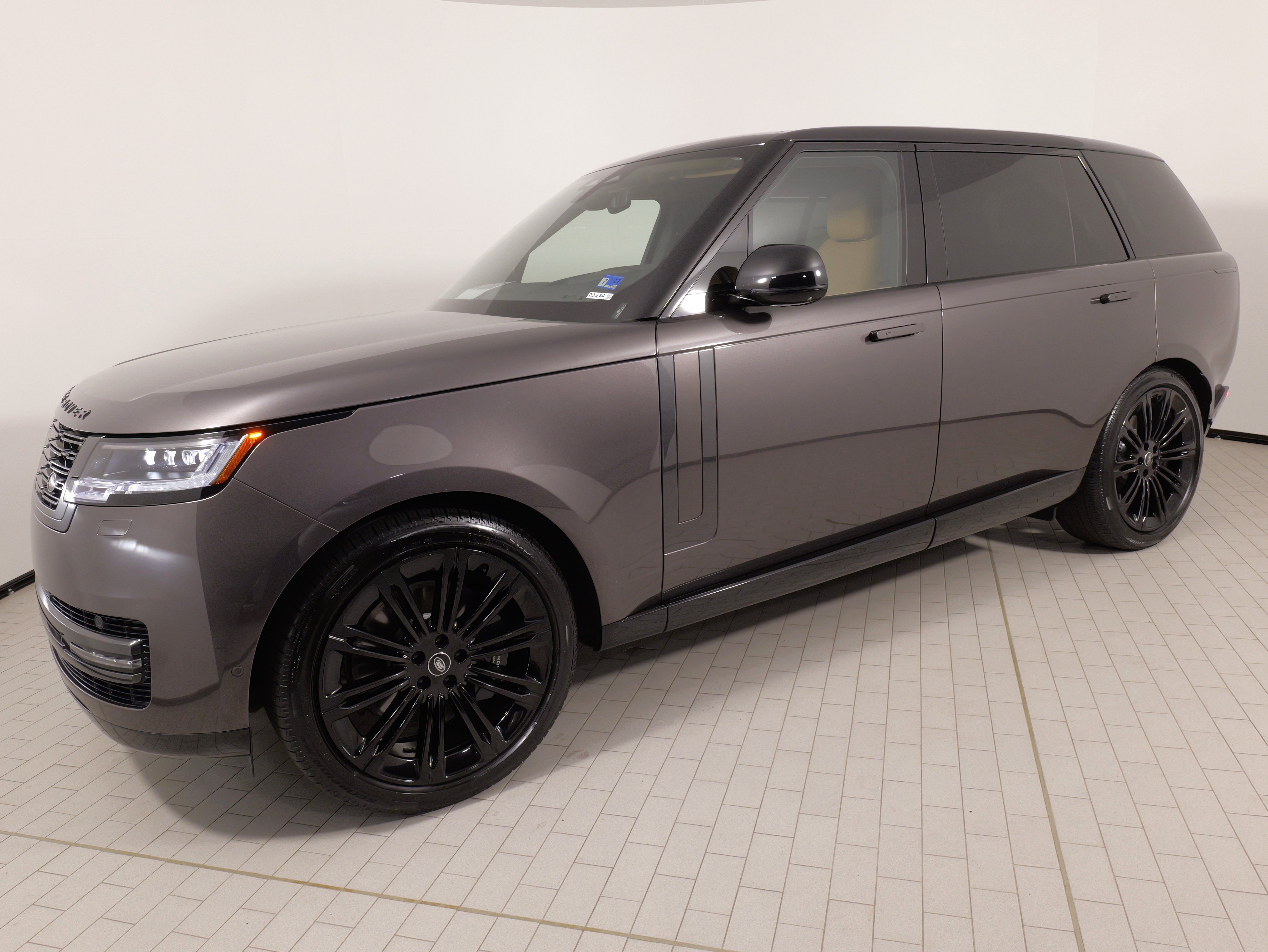 Used 2025 Land Rover Range Rover Long Wheelbase SE