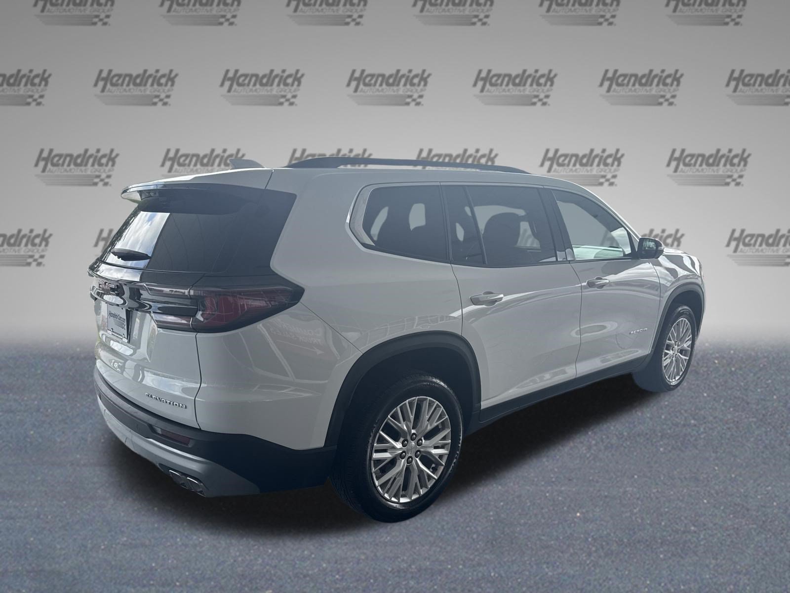 Used 2026 GMC Acadia Elevation w/ Elevation Premium Package FWD image 9