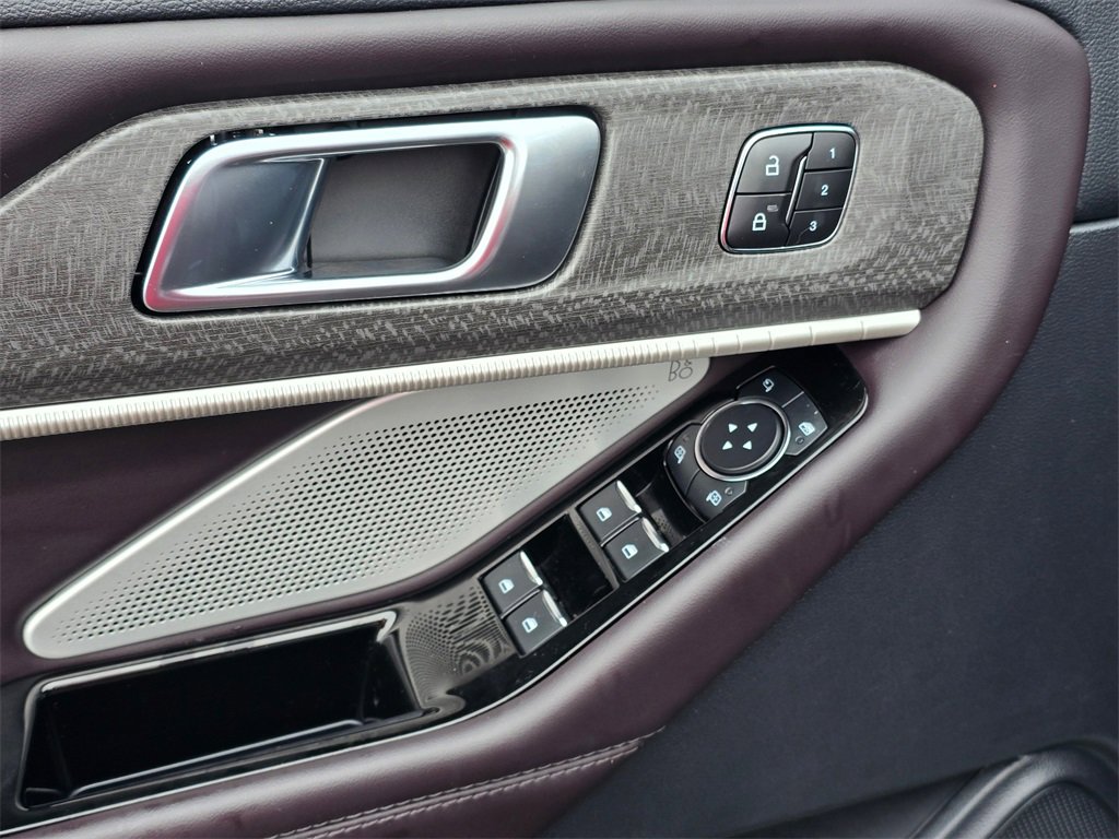 Used 2025 Ford Explorer Platinum image 24