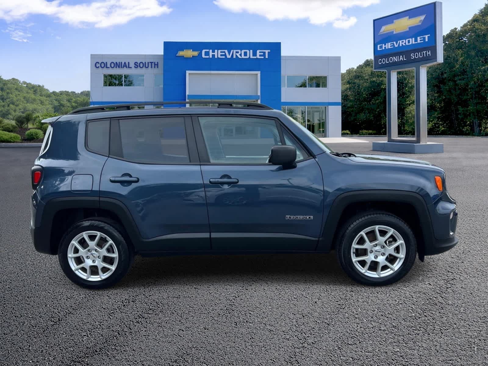 Used 2022 Jeep Renegade Latitude w/ Convenience Group AWD/4WD image 7