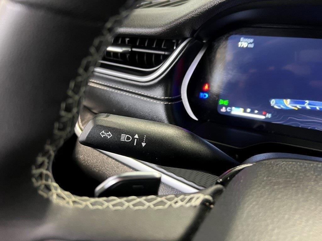 Used 2024 Jeep Grand Cherokee Altitude image 38