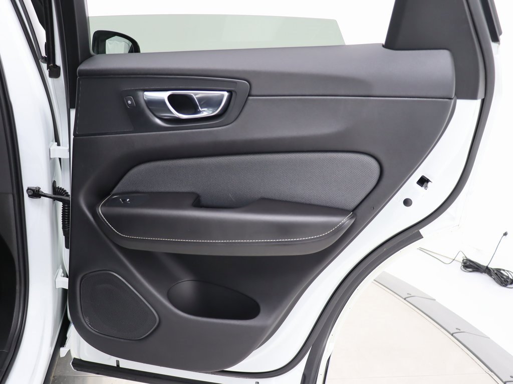 Used 2020 Volvo XC60 T5 R-Design w/ Protection Package image 39