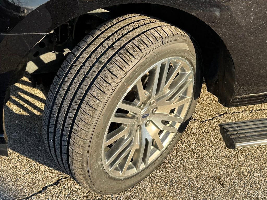 Used 2023 Ford Expedition Platinum image 39