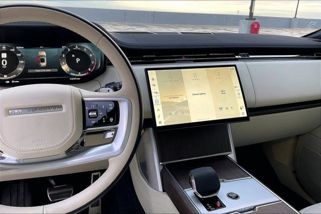 Used 2025 Land Rover Range Rover Long Wheelbase SE image 8