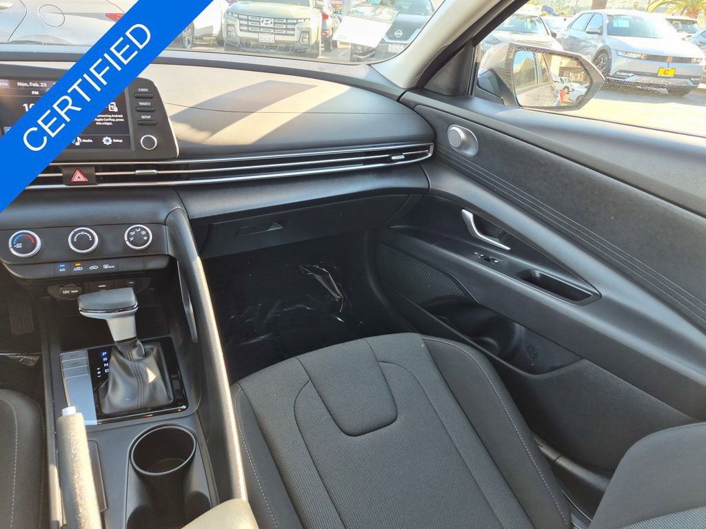 Used 2025 Hyundai Elantra SE image 25