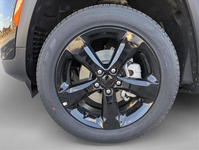 New 2025 Jeep Grand Cherokee Limited w/ Black Appearance Package image 8