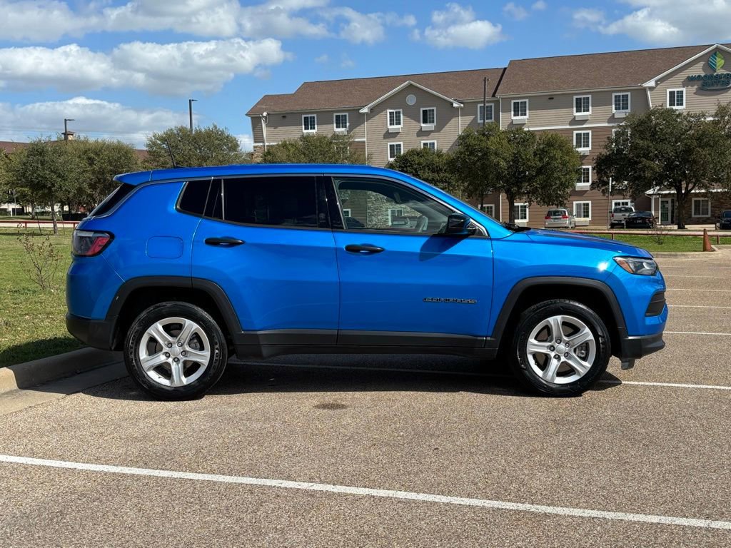 Used 2024 Jeep Compass Sport image 5