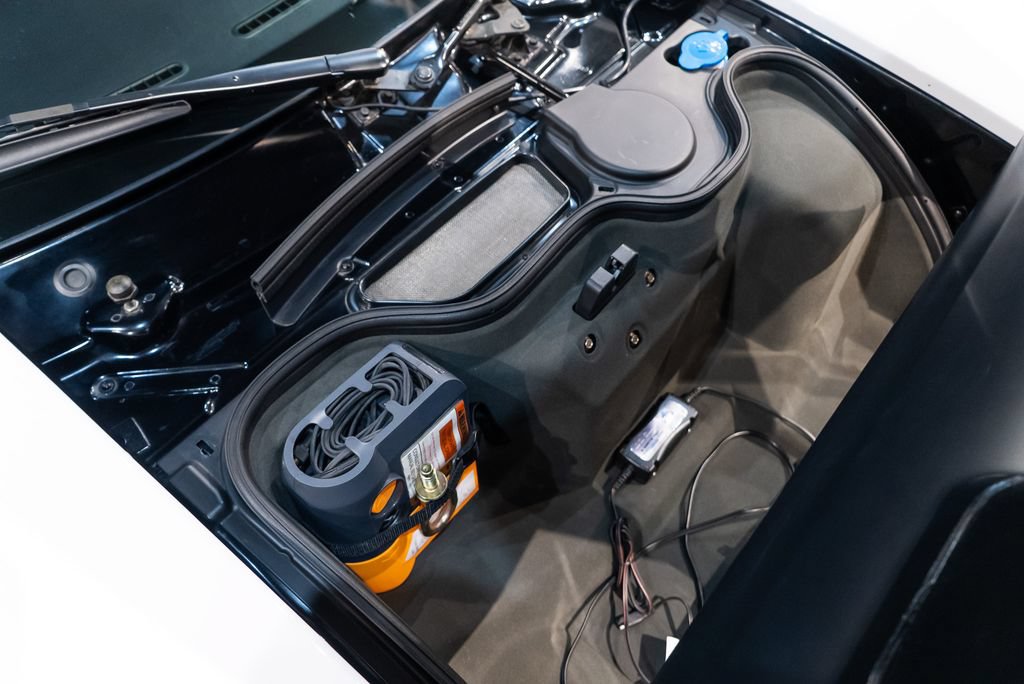 Used 2005 Ford GT RWD image 27