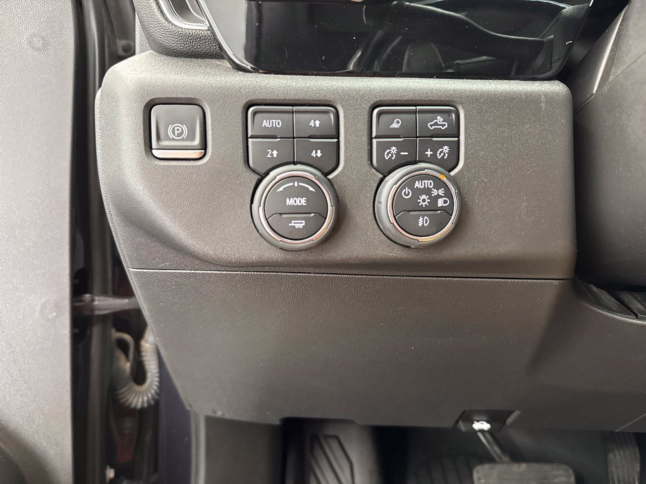 Used 2023 Chevrolet Silverado 1500 LTZ w/ LTZ Convenience Package II AWD/4WD image 33