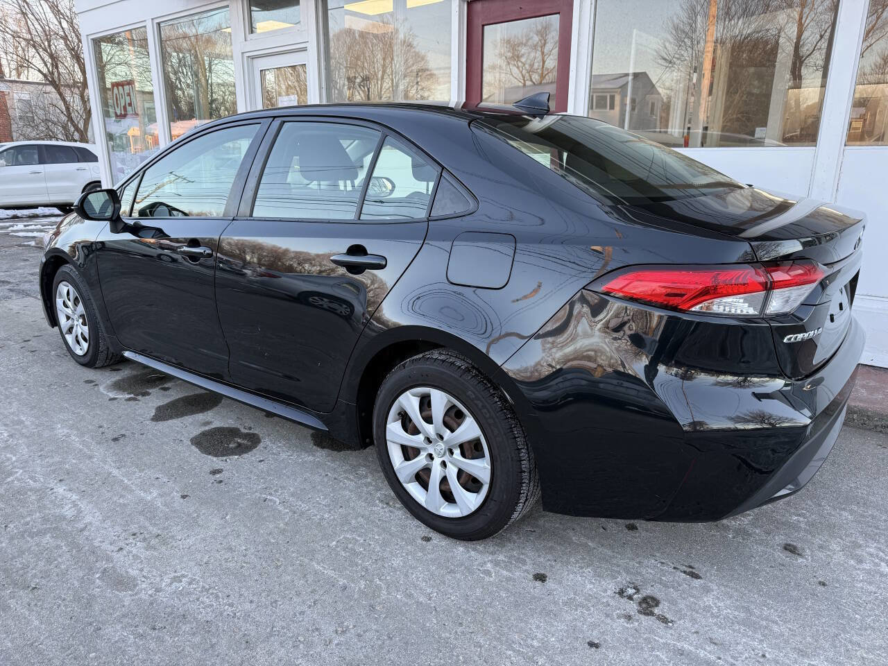 Used 2020 Toyota Corolla LE image 32