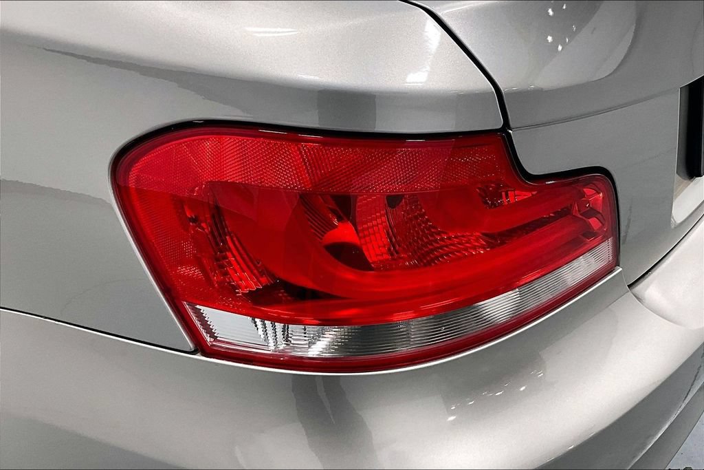 Used 2012 BMW 128i Convertible RWD image 27