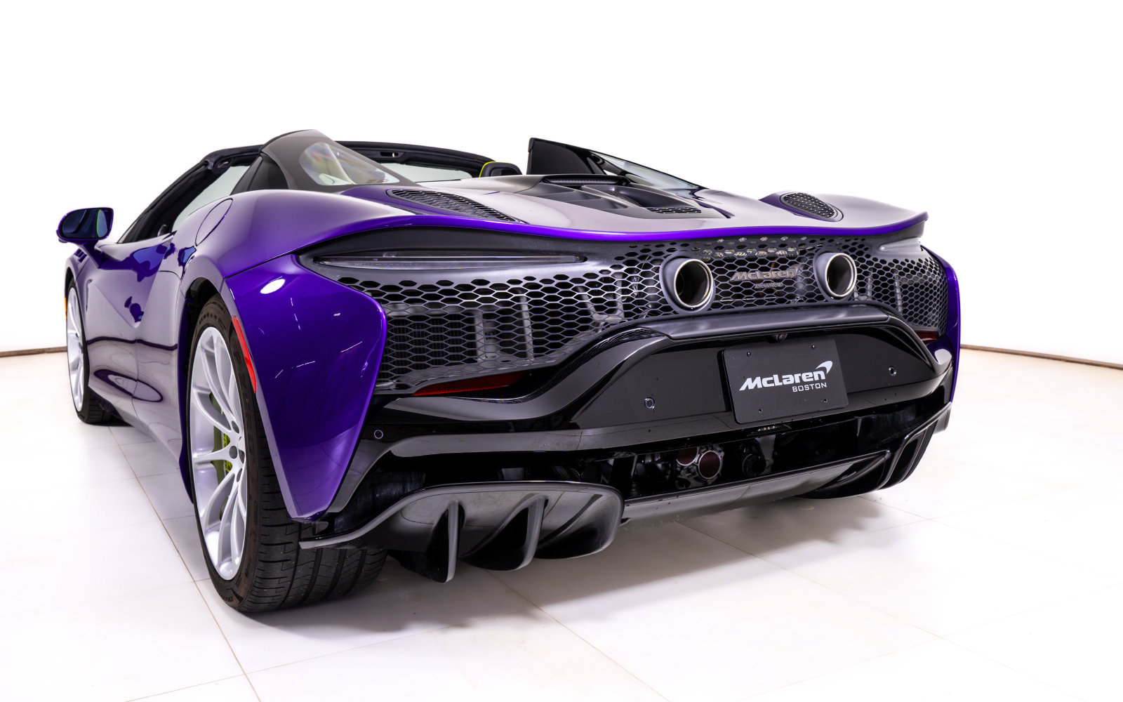 New 2025 McLaren Artura Spider RWD image 13