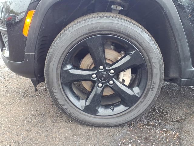 Used 2023 Jeep Grand Cherokee Altitude AWD/4WD image 9