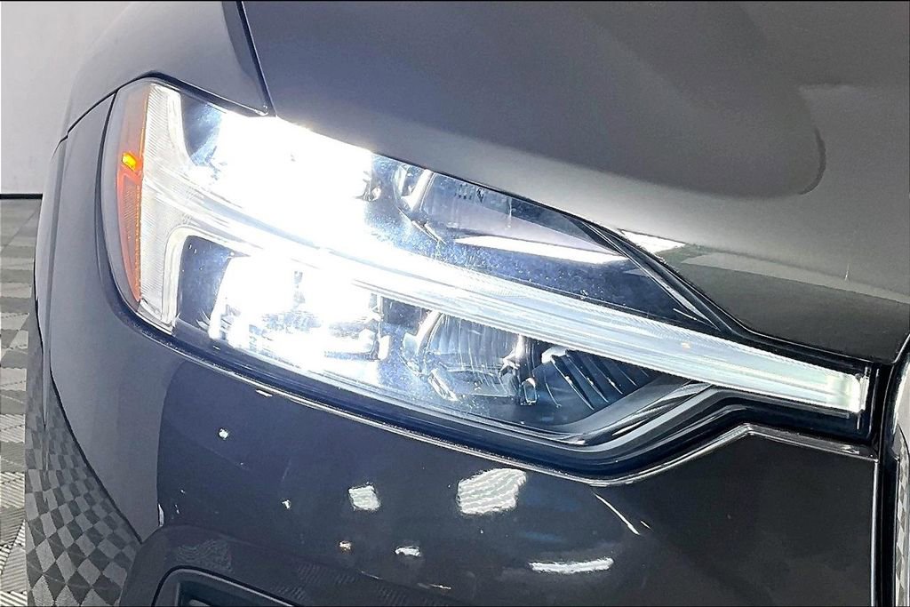 Used 2022 Volvo XC60 B5 Momentum image 28